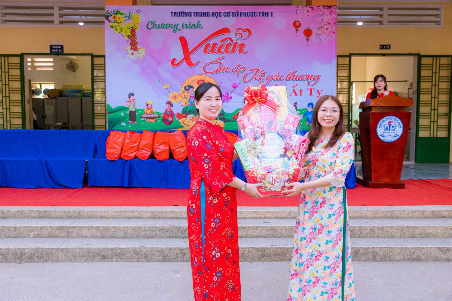 Khoảnh khắc ý nghĩa trong chương trình “Xuân yêu thương” 2025 của THCS Phước Tân 1